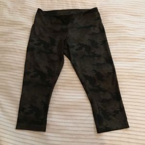 Lululemon camo capris